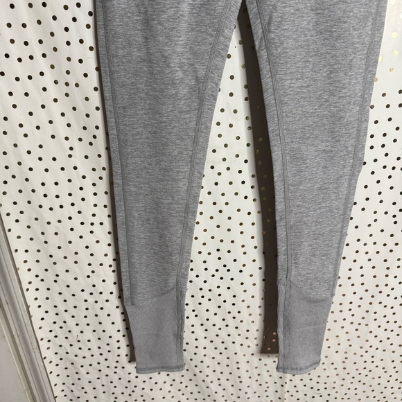 ALO Yoga Women's Gray Leggings - Picture 4 of 10